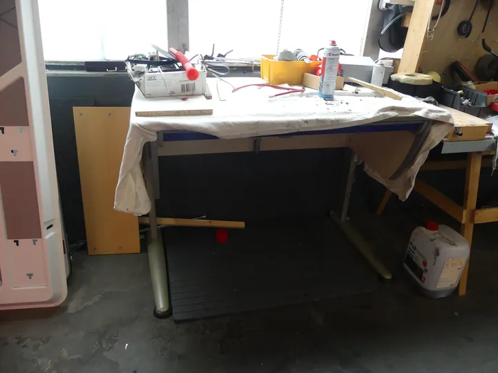 Schreibtisch Maße in cm ca. 118x68x87